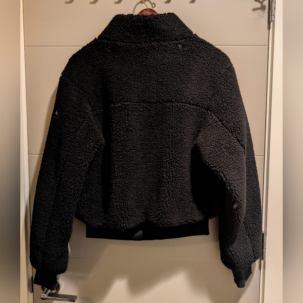 ALO Yoga Black Sherpa  Jacket - Picture 9 of 11